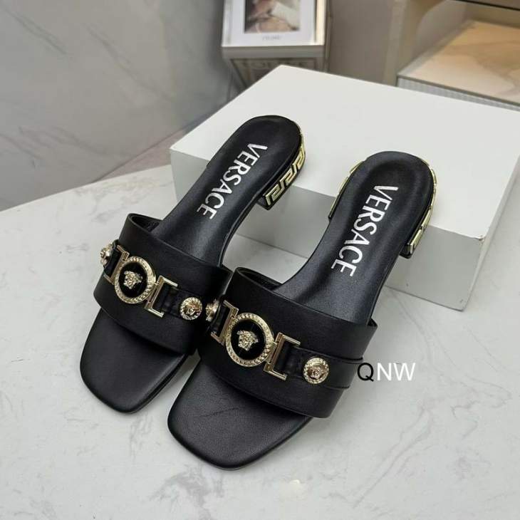 Picture of Versace Slippers _SKUVersacesz35-40WN050438